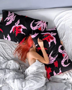 Devil's Play Kissenbezüge -FaschingFreude Verkäufe killstar devils play kissenbezuege killstar gothic homeware gothic dekoration und geschenkartikel gothic geschenkartikel 52717 1