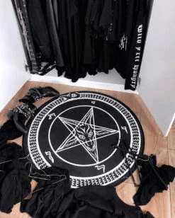 Runder Black Mass Teppich KILLSTAR 8 Runder Black Mass Teppich KILLSTAR -FaschingFreude Verkäufe killstar runder black mass teppich gothic und halloween wohungsdeko und accessoires 52097 2