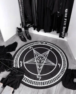 Runder Black Mass Teppich KILLSTAR 9 Runder Black Mass Teppich KILLSTAR -FaschingFreude Verkäufe killstar runder black mass teppich gothic und halloween wohungsdeko und accessoires 52097