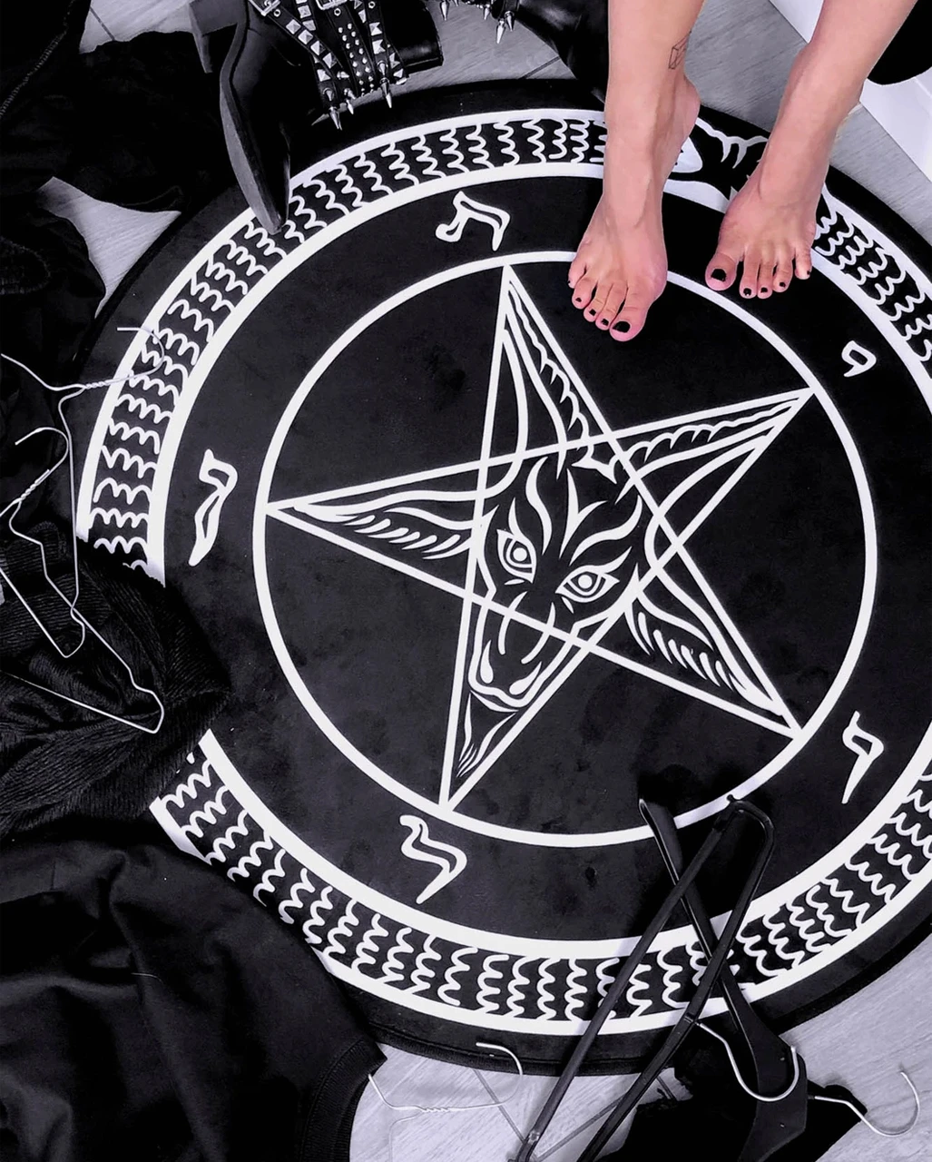 Runder Black Mass Teppich KILLSTAR 4 Runder Black Mass Teppich KILLSTAR – Bild 2