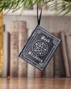 Kleines Book Of Shadows Christbaumkugel 7,2cm 15 Kleines Book Of Shadows Christbaumkugel 7,2cm -FaschingFreude Verkäufe kleines book of shadows weihnachtsschmuck book of shadows haenge ornament book of shadows hanging ornament 54620 08