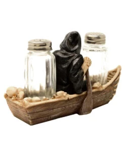 Salz & Pfefferstreuer - Sensenmann In Fähre -FaschingFreude Verkäufe salz und pfefferstreuer grim reaper im boot salt and pepper set grim reaper in boat gothic deko 51190 03