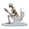 Skelett Auf Der Toilettenschüssel 2 Skelett Auf Der Toilettenschüssel -FaschingFreude Verkäufe skelet auf der kloschuessel skelet auf wc skeleton sitting on toilet skelett deko 51346 01